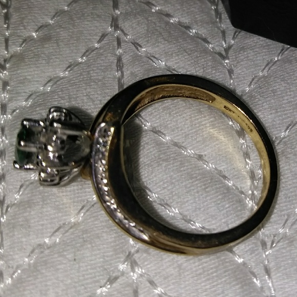 ✨Diamond and Emerald ring 10k gold✨ - Picture 4 of 6